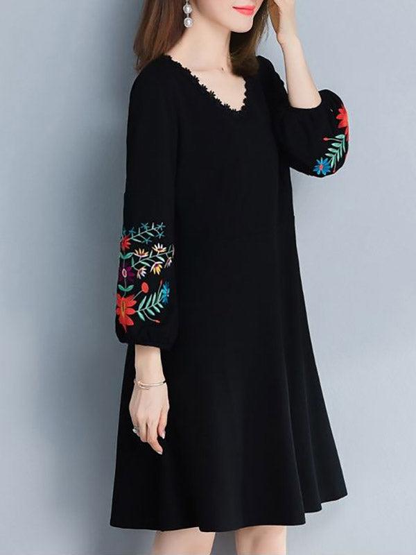 Floral Embroidery Round Neck Midi Dress